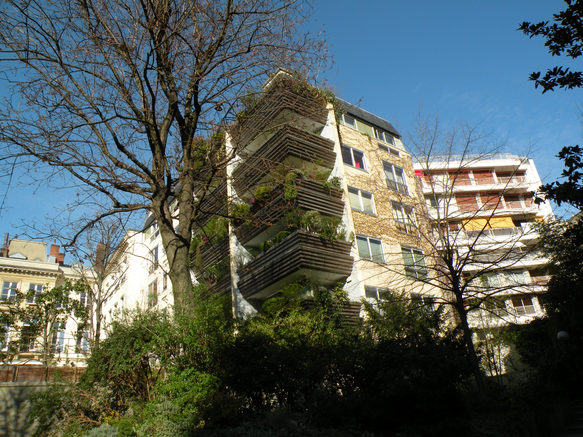  immeuble avec balcons, square R. Stéphane